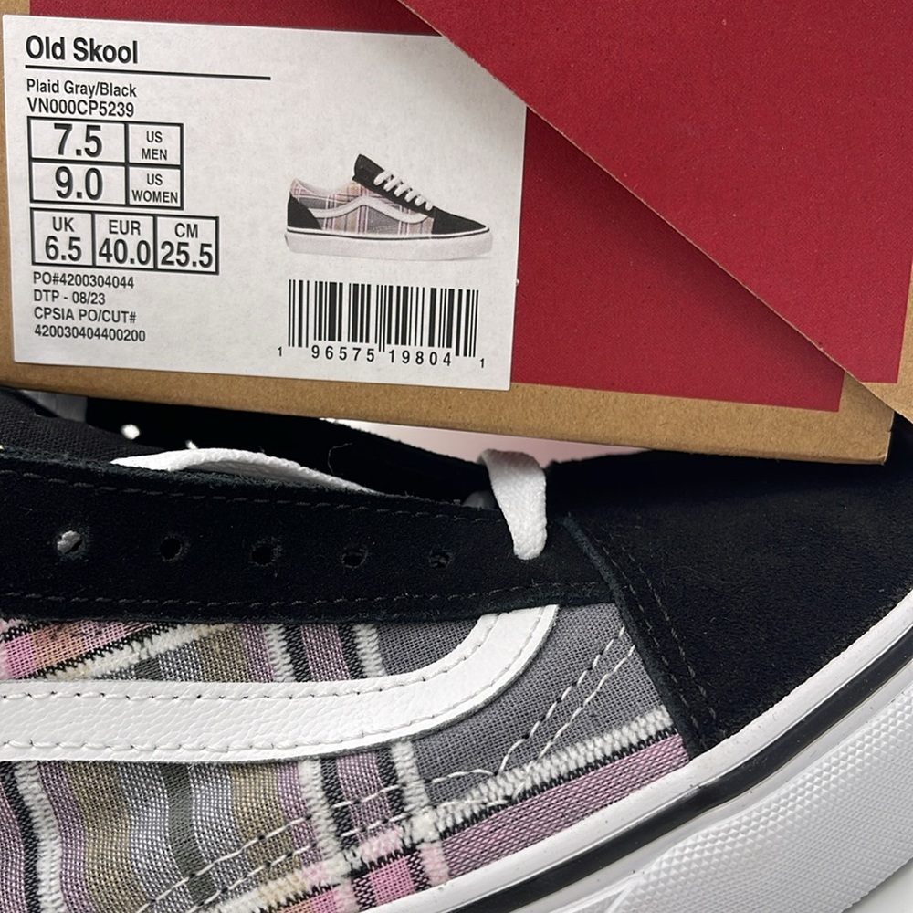 Vans WMNS Plaid Sneakers with Black Accents Old Skool
Plaid Gray/Blk
VN000CP5239 - Picture 16 of 16
